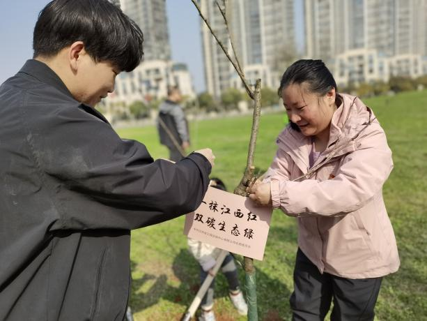 米兰网页版党支部开展“党建引领生态美，绿润南昌景更新”主题党日活动